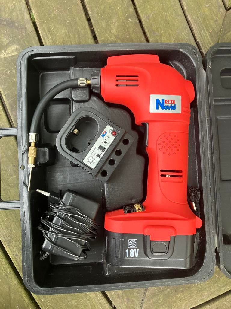 Novid Car accu-luchtcompressor draagbaar - z.g.a.n., Ophalen of Verzenden