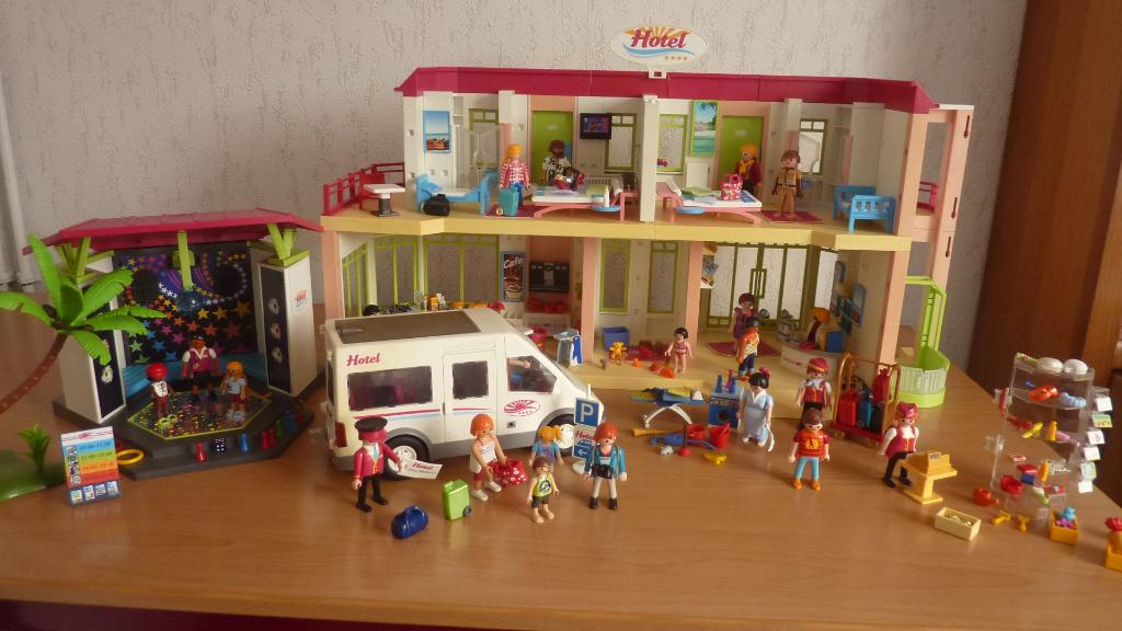 playmobil hotel bus disco piccolo shop en kamermeisje, Ophalen of Verzenden, Gebruikt