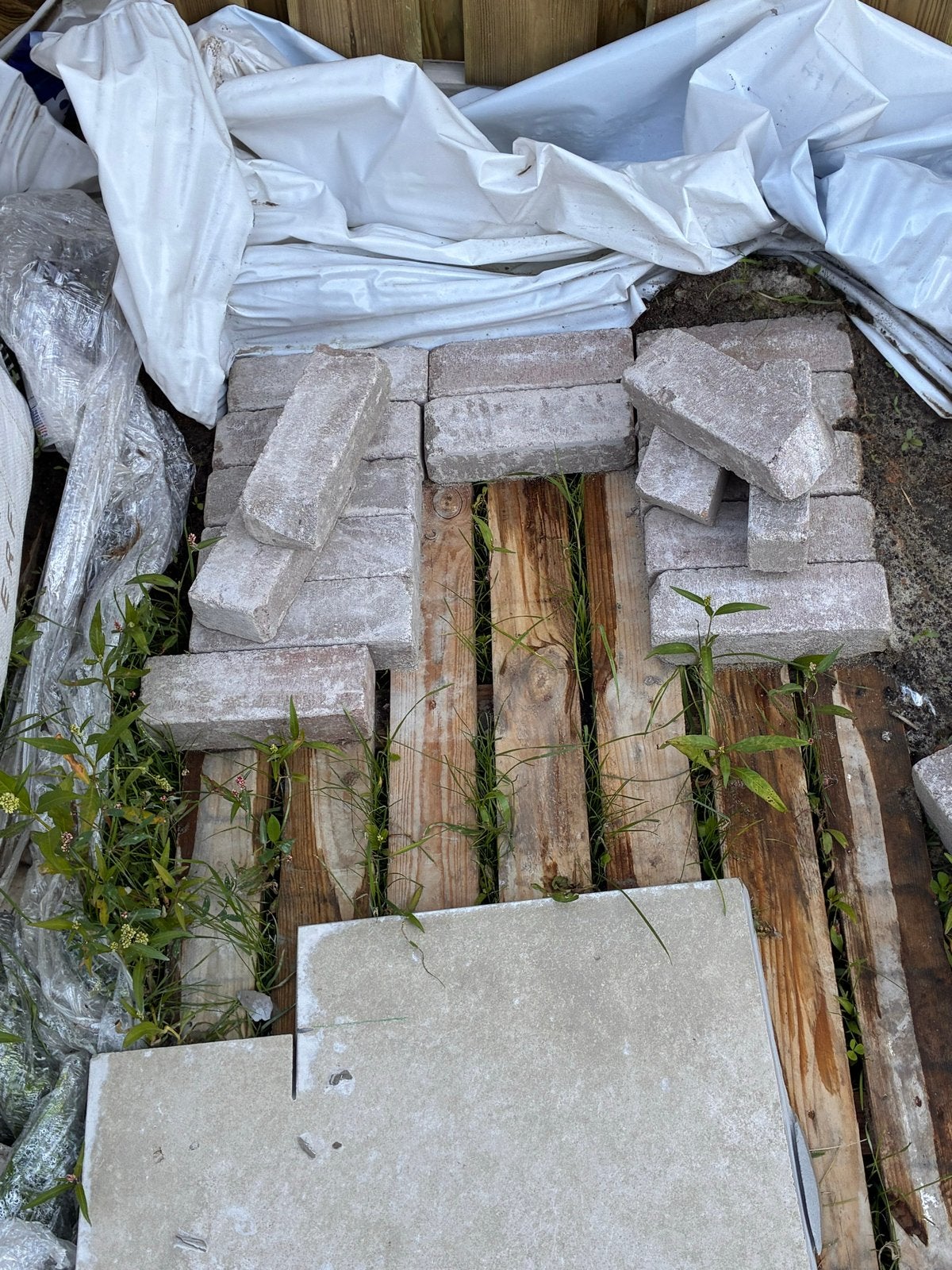 Gratis Waaltjes, opsluitbandjes, gebroken stenen en pallet, Ophalen, Gebruikt, Overige typen, Minder dan 5 m²