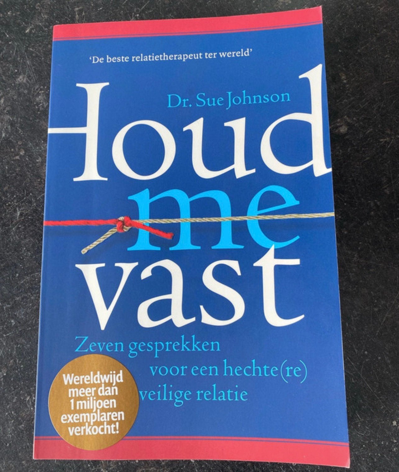 Houd me vast - Sue Johnson, Boeken, Ophalen of Verzenden, Zo goed als nieuw