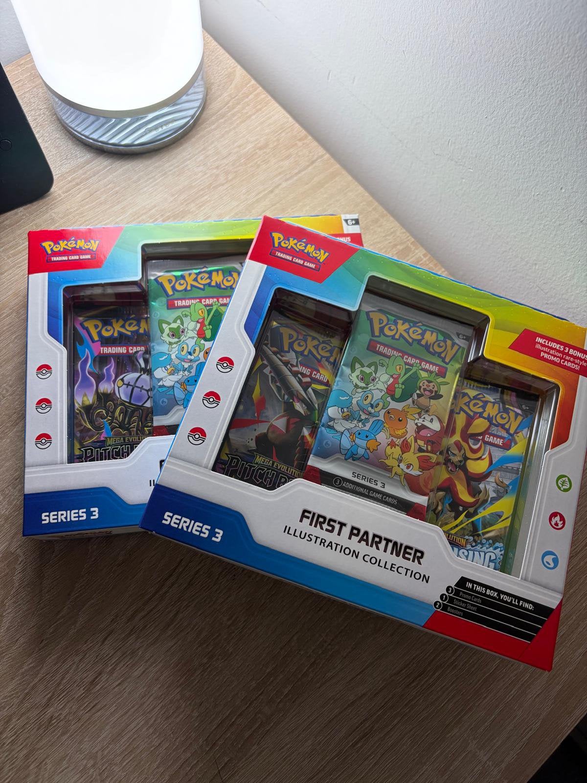 Pokémon First Partner Illustration Collection Series 3, Hobby en Vrije tijd, Verzamelkaartspellen | Pokémon, Ophalen of Verzenden