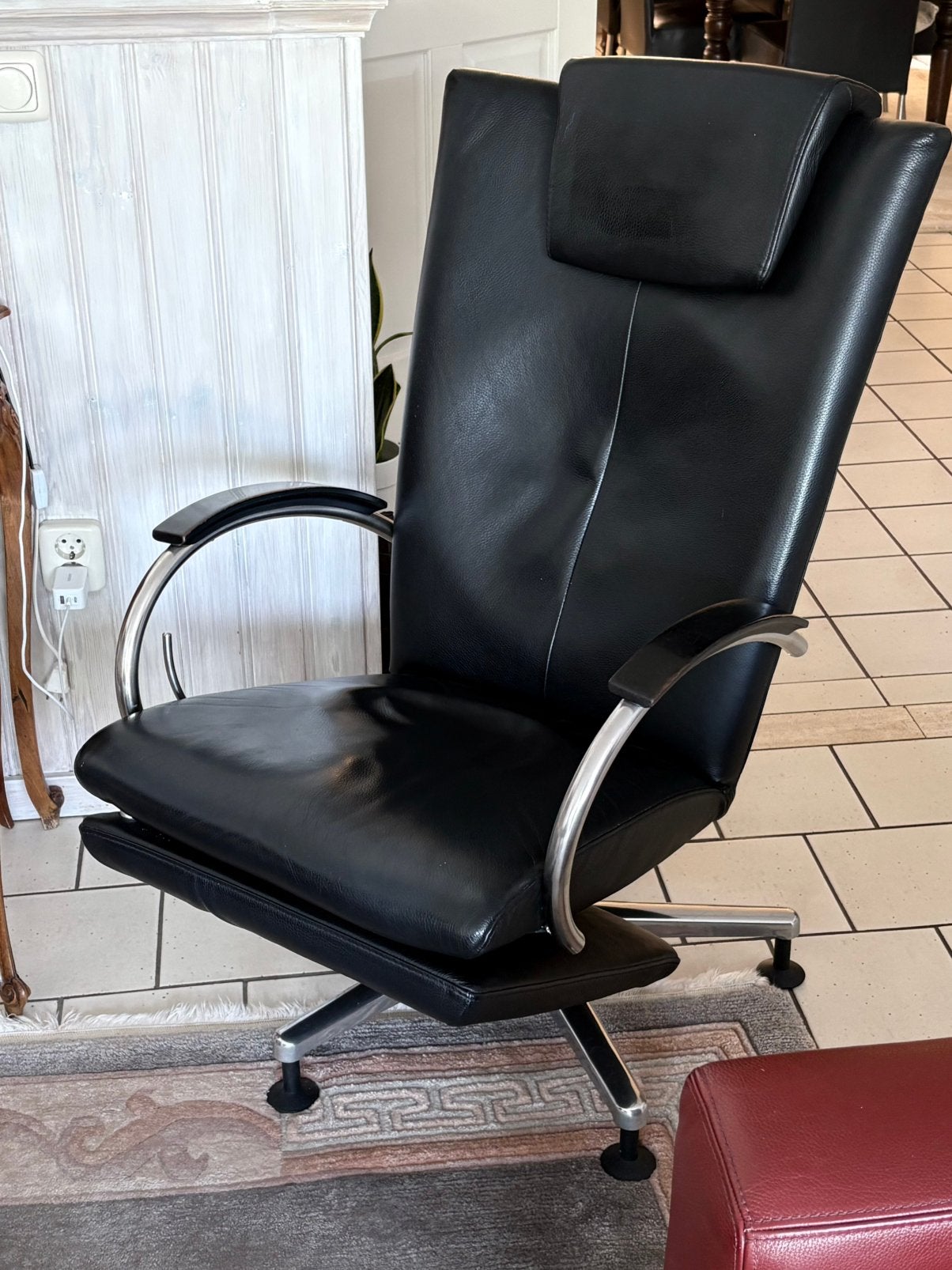 Leren zwarte design relaxfauteuil - handmatig bedienbaar, Ophalen, Zo goed als nieuw, Leer, 50 tot 75 cm