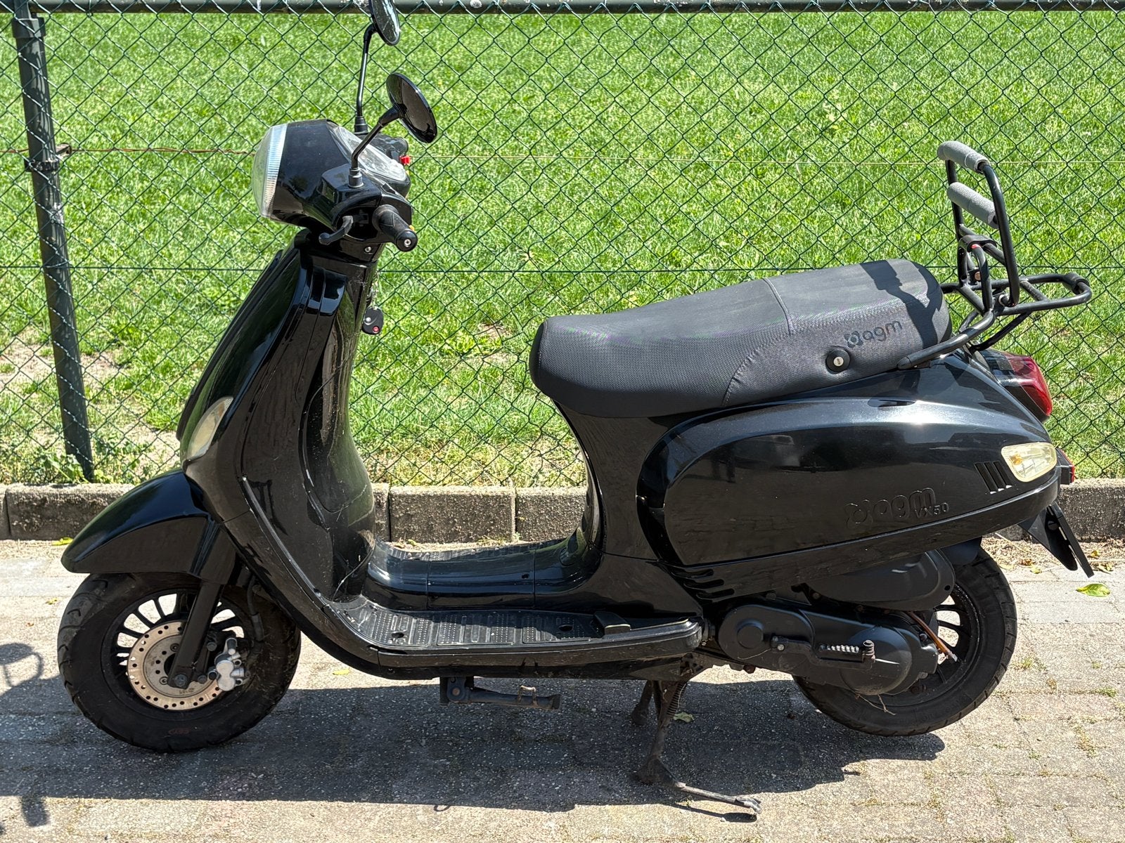 Zwarte AGM VX50 snorscooter, Fietsen en Brommers, Snorfietsen en Snorscooters, Gebruikt, Benzine, Ophalen, Overige merken