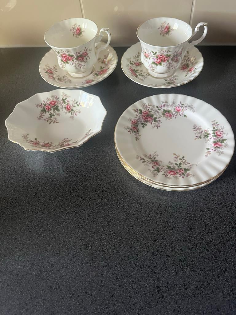 Royal Albert lavender rose serviesdelen, Ophalen of Verzenden, Zo goed als nieuw, Overige stijlen, Kop(pen) en/of Schotel(s)