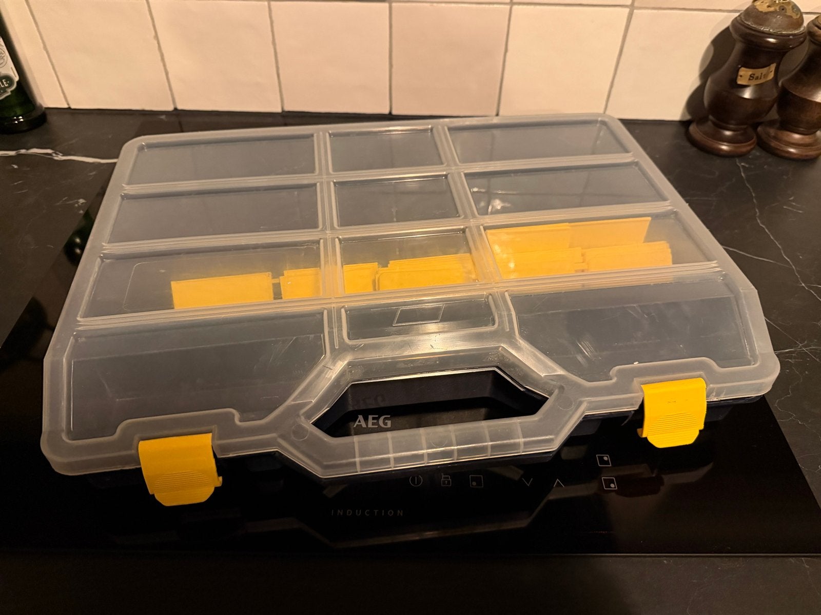Tagg Assortimentkoffer - Handige Opbergbox, Ophalen of Verzenden, Gevuld, Zo goed als nieuw