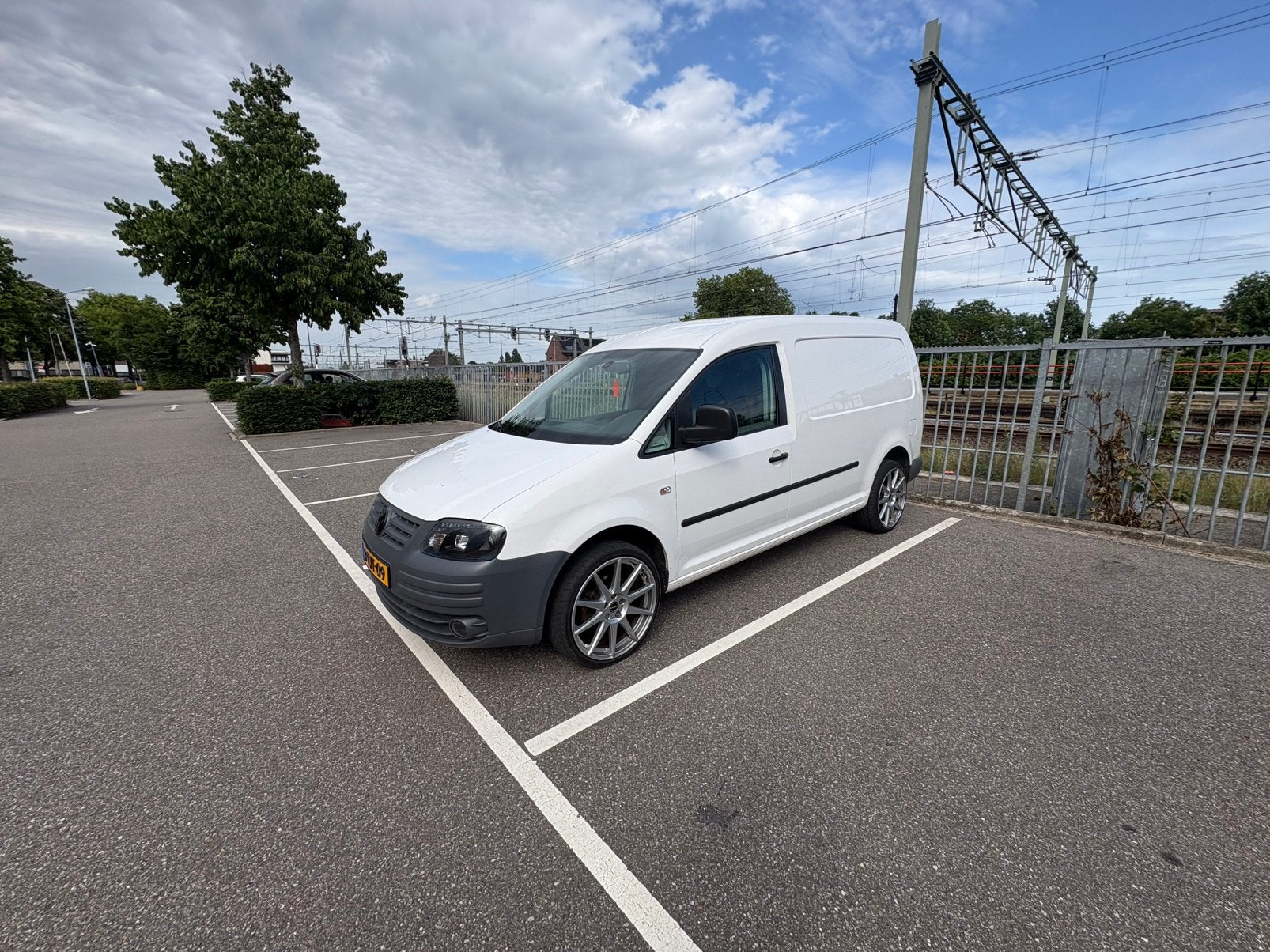 Volkswagen Caddy Maxi 1.9 TDI 77KW NIEUWE APK Bestel 2011, Auto's, Voorwielaandrijving, 706 kg, Zwart, 4 cilinders