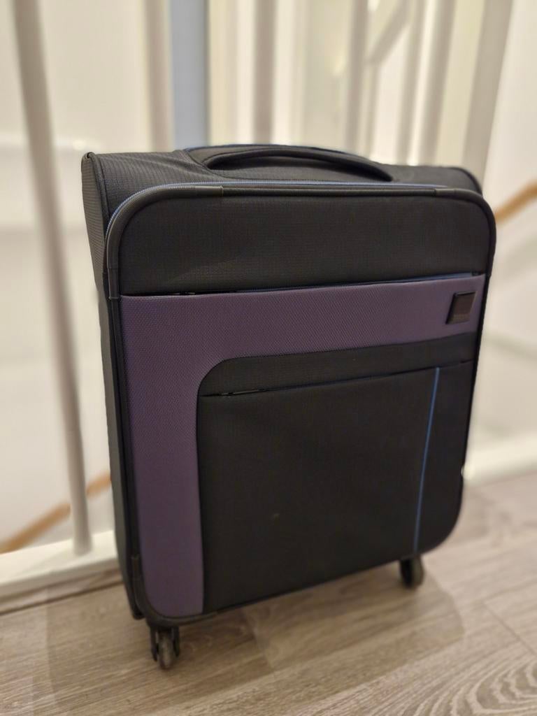 Titan Karma 54cm Spinner Koffer - Handbagage, Sieraden, Tassen en Uiterlijk, Koffers, Wieltjes, Gebruikt, 50 tot 60 cm, Ophalen of Verzenden