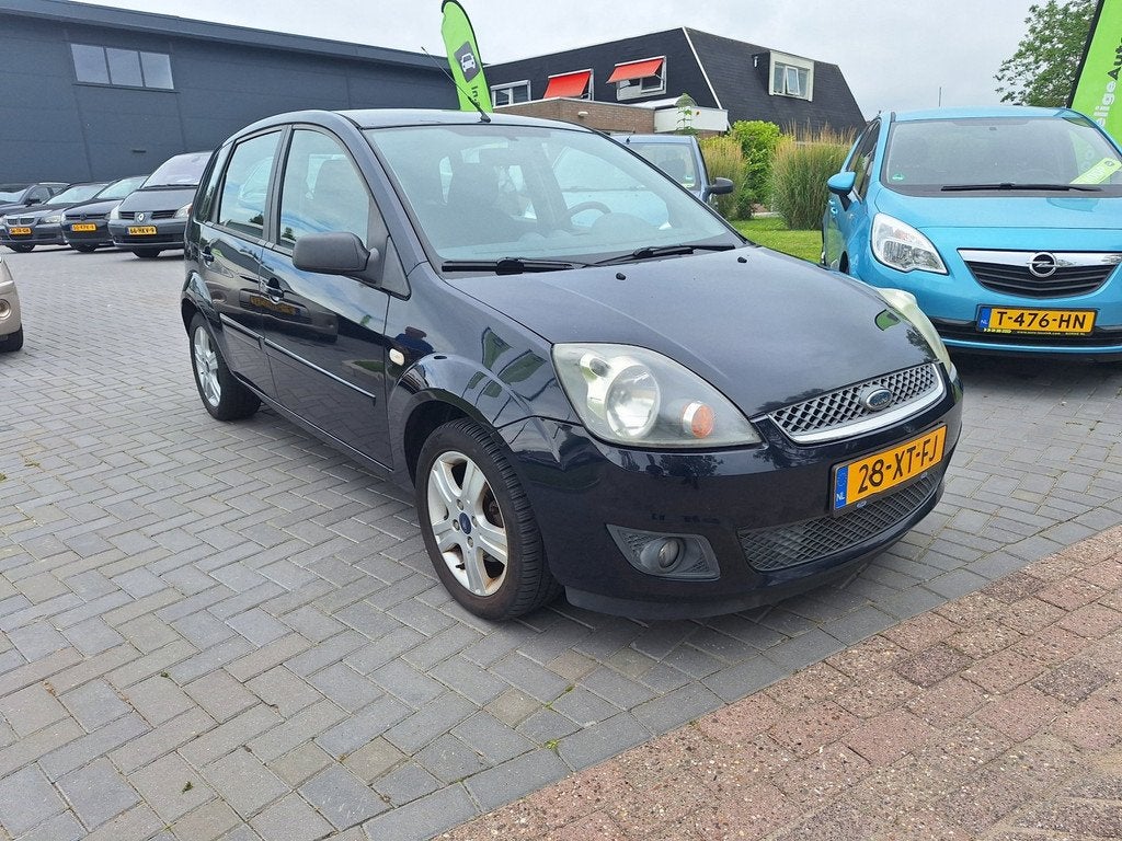 Ford Fiesta 1.4-16V Futura / Betrouwbare auto / APK nieuw bi, Auto's, Voorwielaandrijving, 4 cilinders, Blauw, Metallic lak
