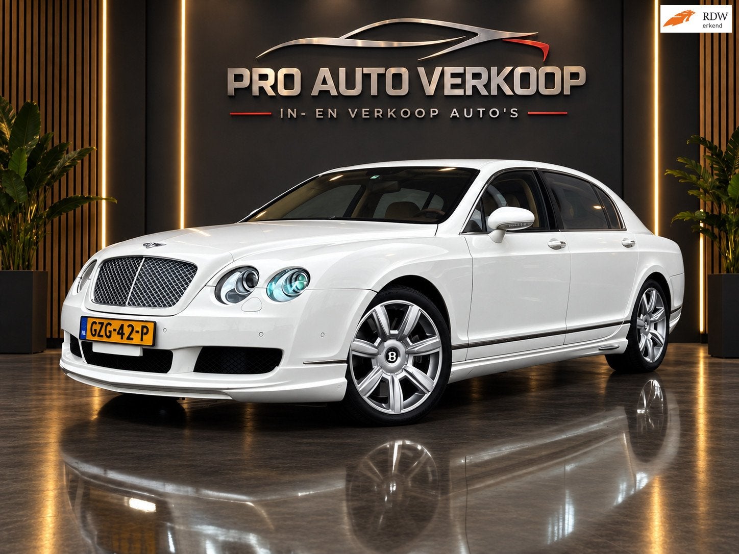 Bentley Continental Flying Spur 6.0 W12 Carplay_Navi_Xenon_C, Auto's, Gebruikt, 12 cilinders, 4 stoelen, Wit