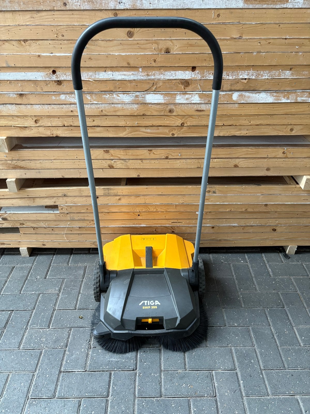 Stiga SWP 355 Veegmachine - Weinig gebruikt, Ophalen, Zo goed als nieuw