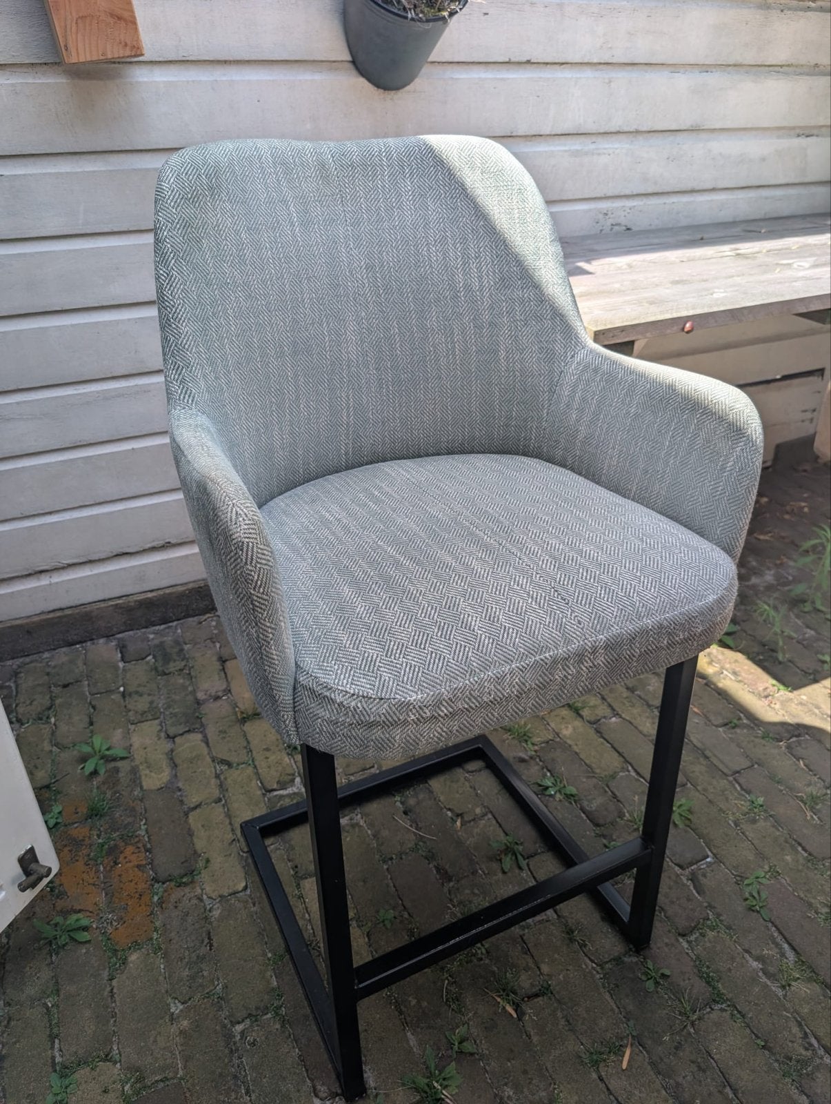 Stijlvolle barkruk met rugleuning en voetensteun, Huis en Inrichting, Barkrukken, Ophalen, Met voetsteun, 60 tot 90 cm, Zo goed als nieuw