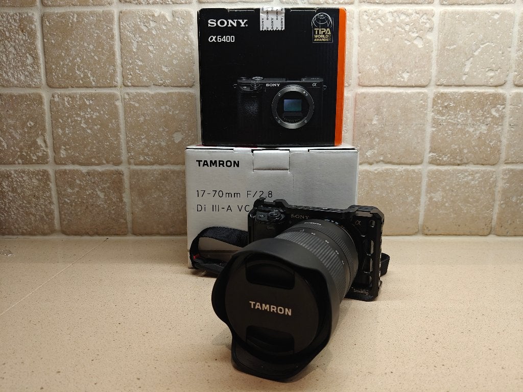 Sony A6400 + Tamron 17-70mm F/2.8 Di III-A VC RXD, Sony E-mount, Sony, Zo goed als nieuw, Telelens