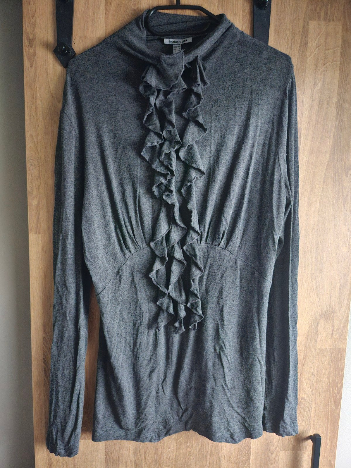 Bandolera grijze top met ruches, maat 44, Kleding | Dames, Bandolera, Ophalen of Verzenden