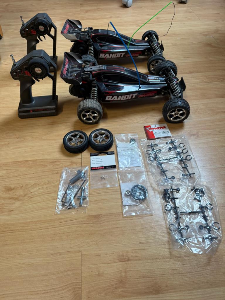 2x Traxxas Bandit rc wagens in goede staat met onderdelen, Ophalen of Verzenden, Zo goed als nieuw, Auto offroad
