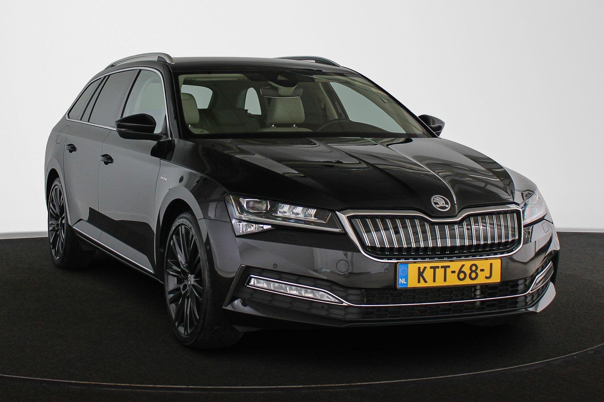 Skoda Superb Combi 1.4 TSI iV Laurin & Klement Leder Stoelve, Auto's, Gebruikt, Zwart, 1668 kg, Hybride Elektrisch/Benzine