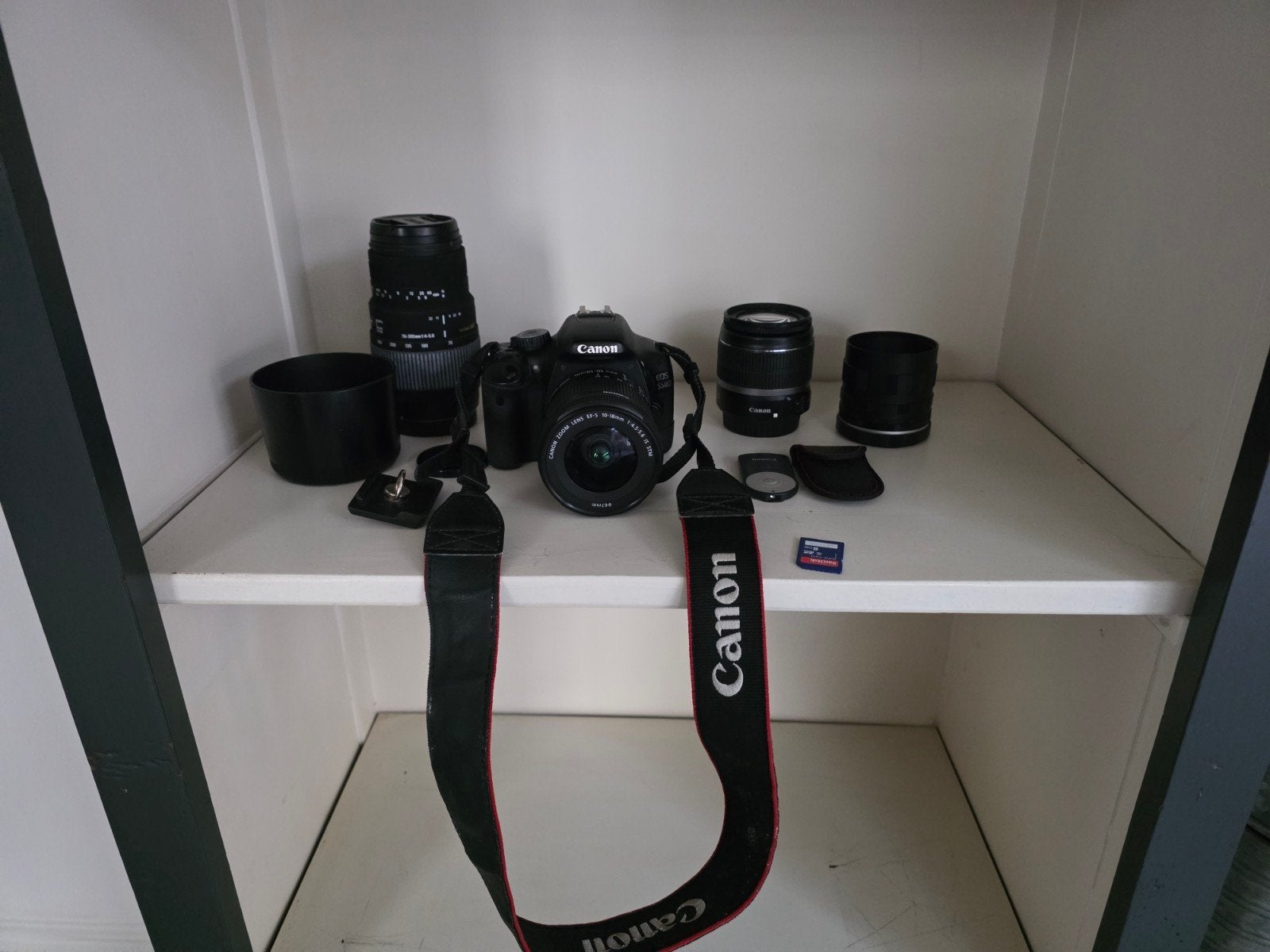 Canon EOS 550D spiegelreflexcamera met 3 lenzen en tas, Ophalen, Gebruikt, Canon, Geen optische zoom