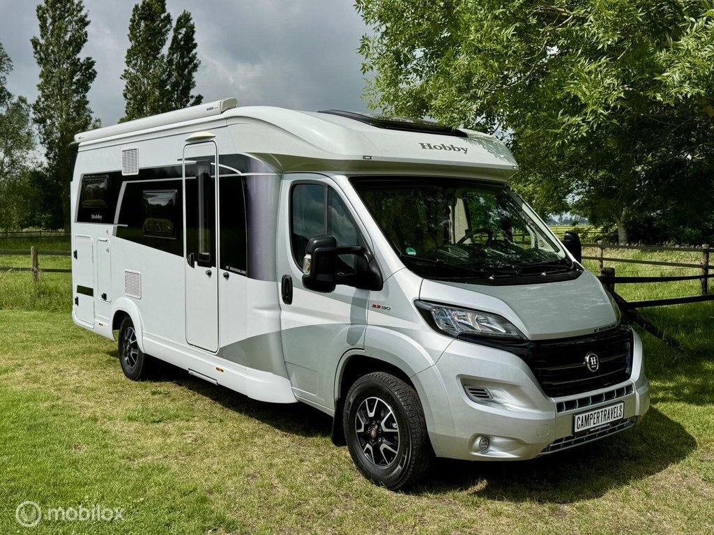Hobby Optima Premium Pure Luxe T65 GE Silverline, Caravans en Kamperen, Campers, Ringverwarming, Hobby, Tot en met 2, 7 tot 8 meter
