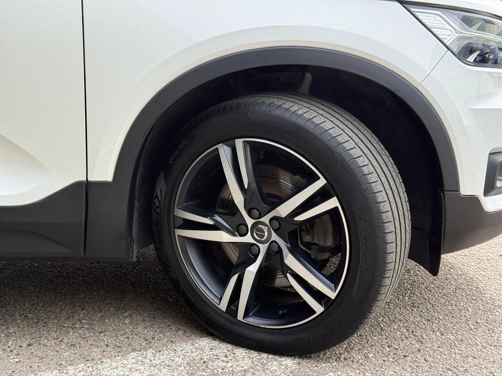 Volvo XC40 T5 Recharge R-Design | Blis | Trekhaak | AppleCar, 12 maanden, Euro 6, 1712 kg, Wit