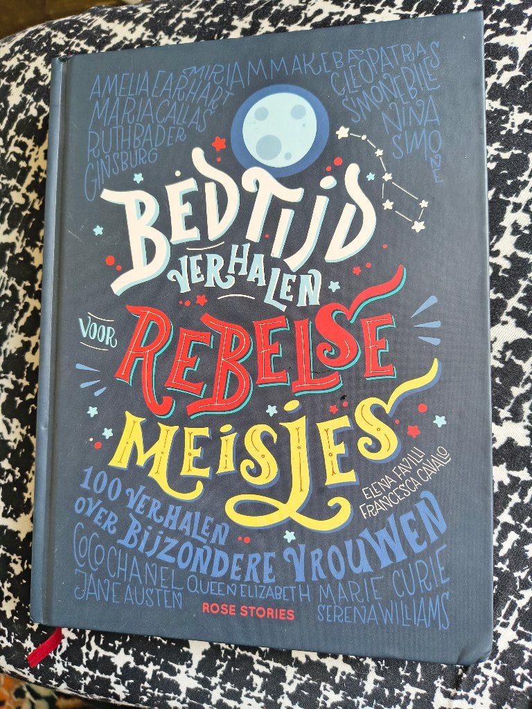 Bedtijd verhalen rebelse meisjes, Ophalen of Verzenden, Zo goed als nieuw, Sprookjes