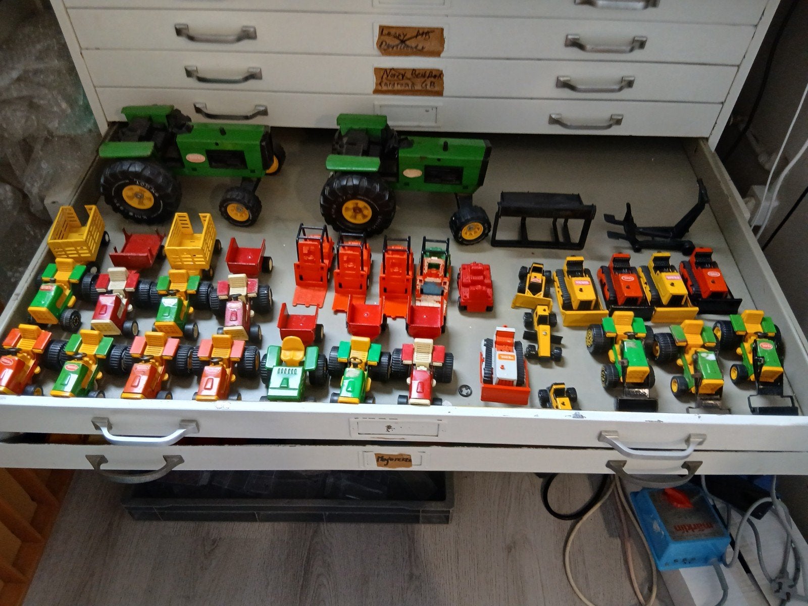 TONKA. Grote collectie speelgoedauto's, Verzamelen, Ophalen, Gebruikt