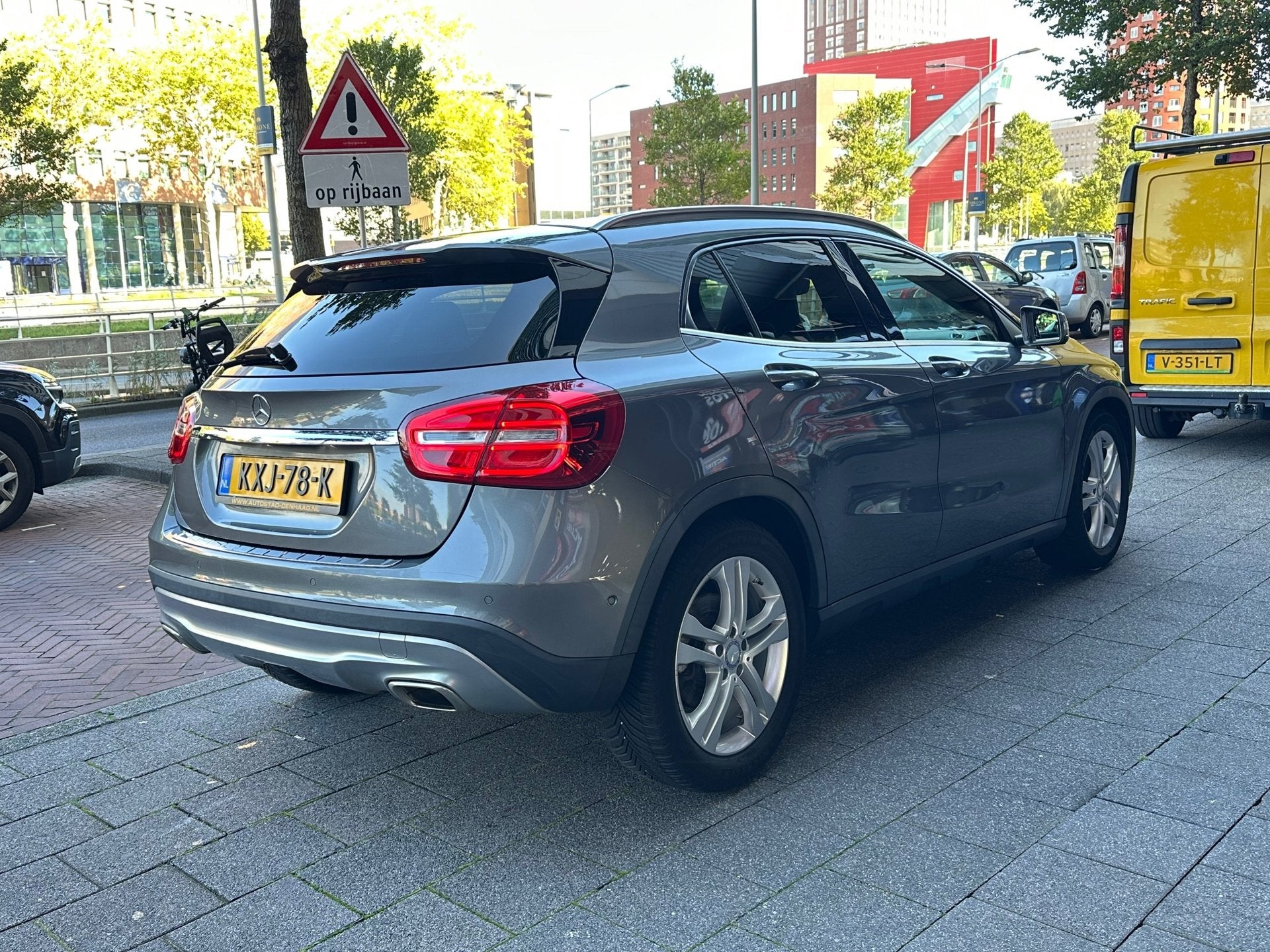 Mercedes-Benz GLA-klasse 200 Edition 1 Automaat Leer Navi Cl, Auto's, Gebruikt, Euro 6, 715 kg, Leder en Stof