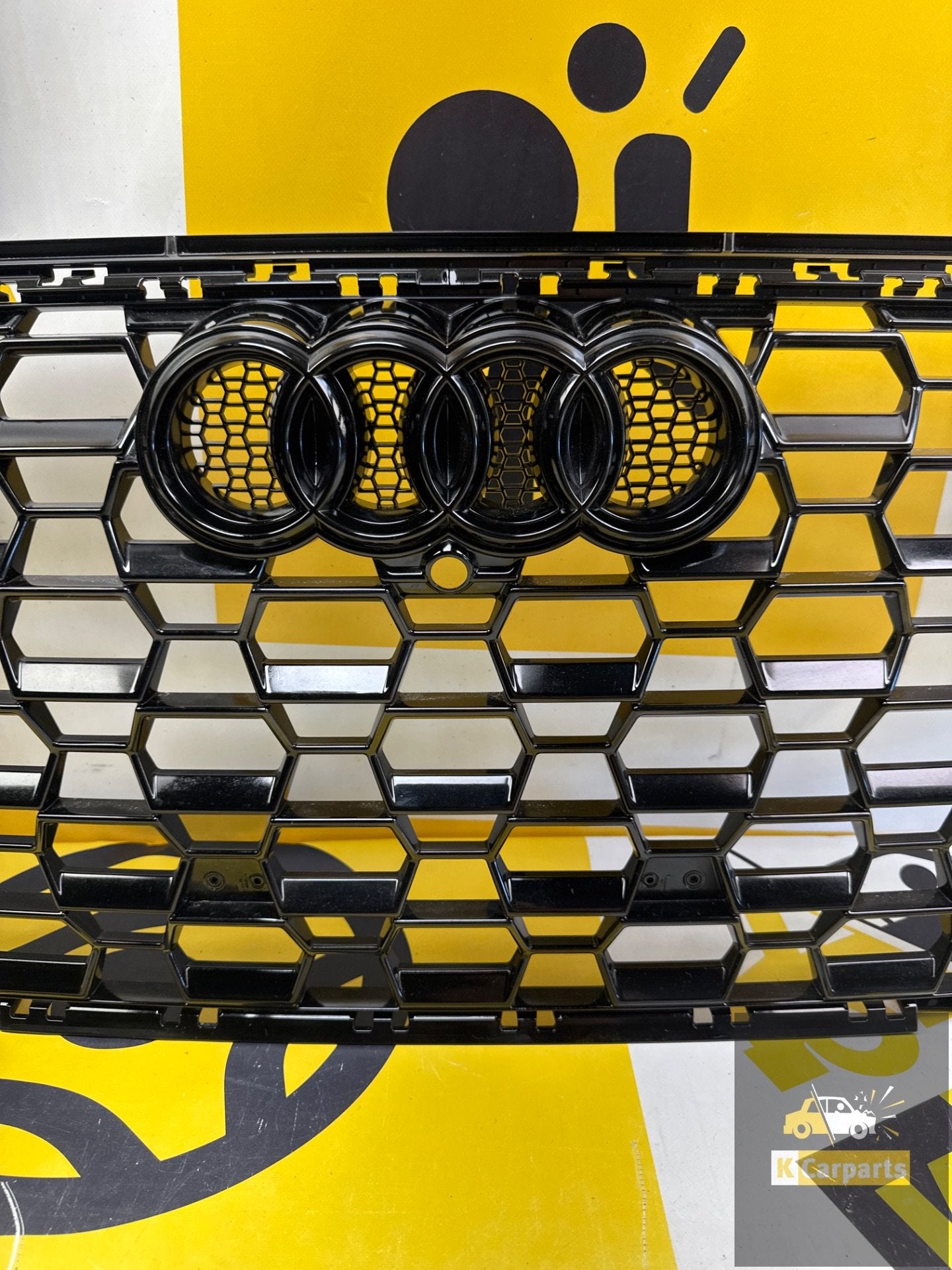 Audi RSQ3 F3 Grille Voorzijde Zwart 83A853651D GRILL, Gebruikt, Voor, AUDI AG, Auto-Union-Strasse 1
85045  Ingolstadt, DE
