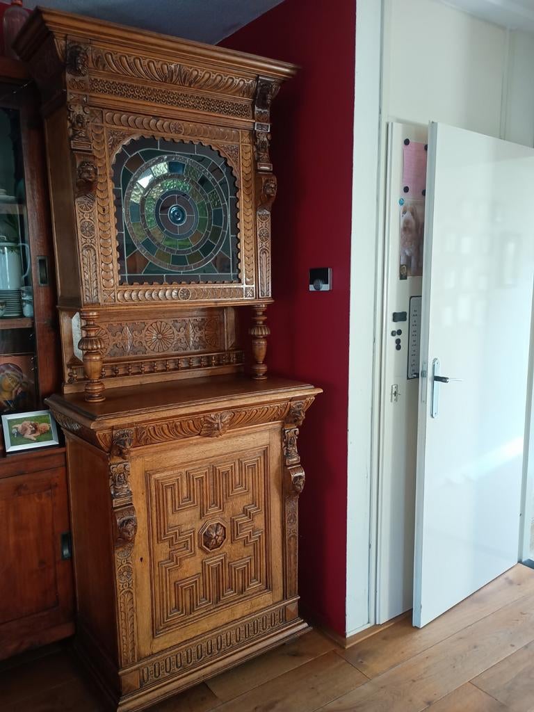 Bijzondere Antieke Kast met Glas-in-lood en Houtsnijwerk, Antiek en Kunst, Ophalen