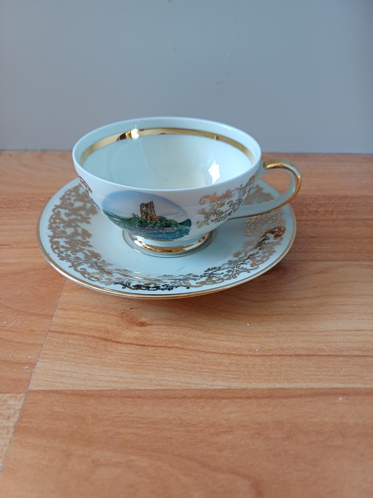 Vintage theekopje met schotel - Porselein, goudkleurig, Ophalen of Verzenden