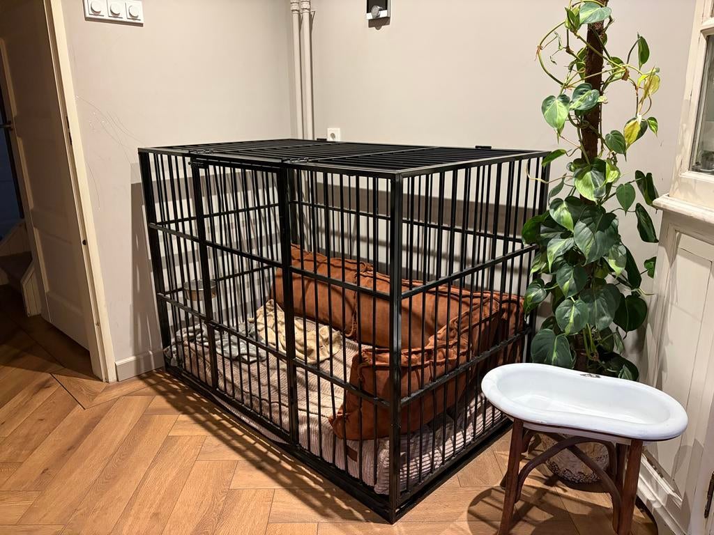 Bench EXTREEM STERK  zwart B137 x H100 x D80 cm, Dieren en Toebehoren, Hondenbenches, Ophalen, Zo goed als nieuw