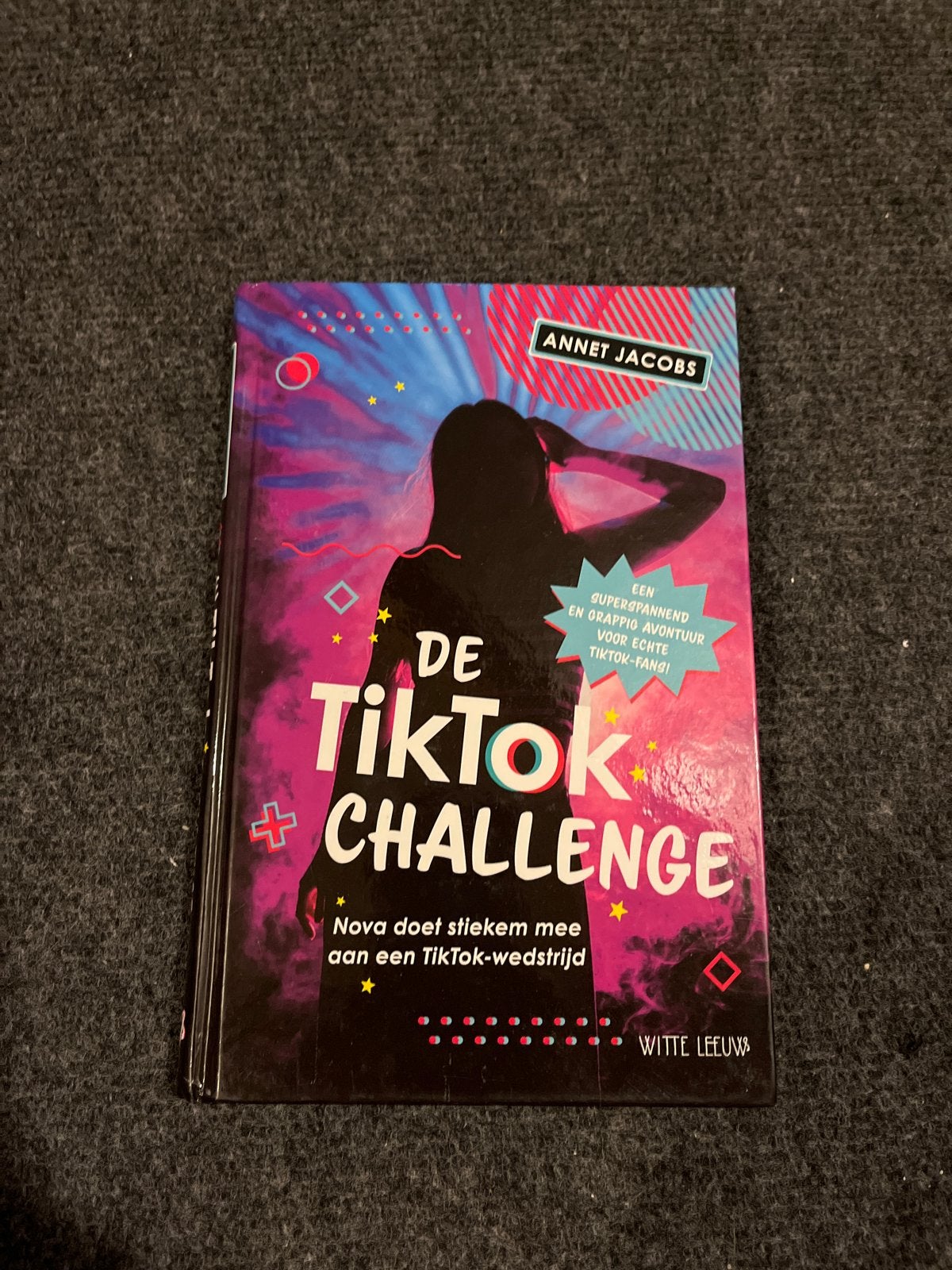 Tiktok challenge, Ophalen of Verzenden, Zo goed als nieuw