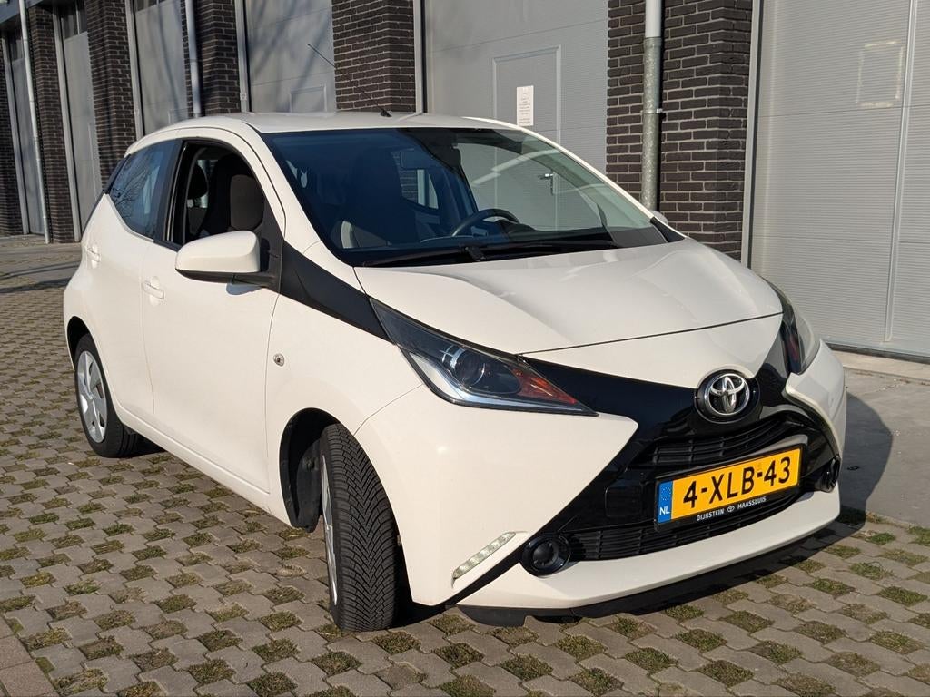 Toyota Aygo 1.0 12V Vvt-i Ddrs 2014 Wit CAMERA NAVIGATIE LIM, Auto's, Voorwielaandrijving, Euro 5, Stof, 4 stoelen