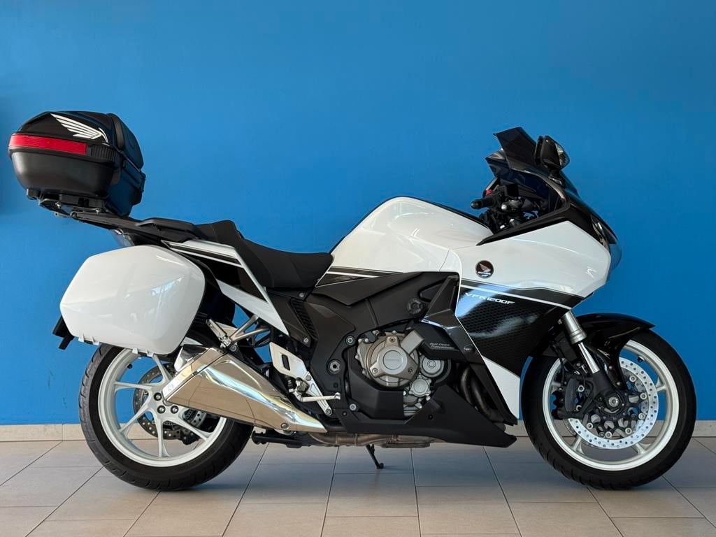 Honda Tour -VFR 1200 F DCT ABS ( 2016 ), Motoren, Motoren | Honda, LED Verlichting, Occasion, 4 cilinders, Motorrijbewijs A