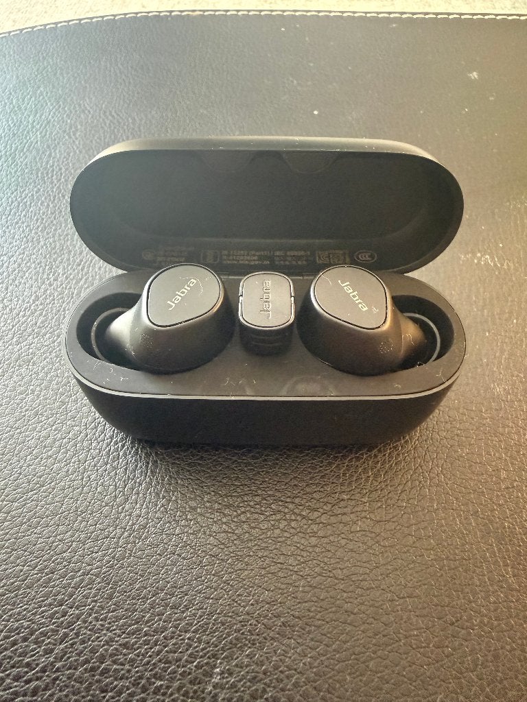 Jabra Evolve2 Buds + BT Dongle Black Wireless Earbuds(2), Gebruikt, Zwart, Ophalen of Verzenden, In oorschelp (earbud)