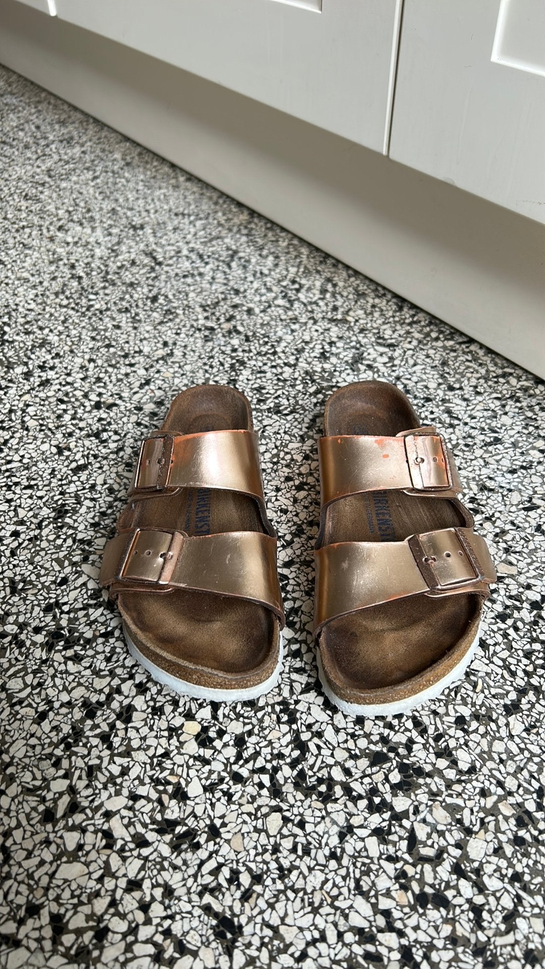 BIRKENSTOCK rosé-gouden slippers mt 38., Slippers, Ophalen of Verzenden, Roze, Gedragen
