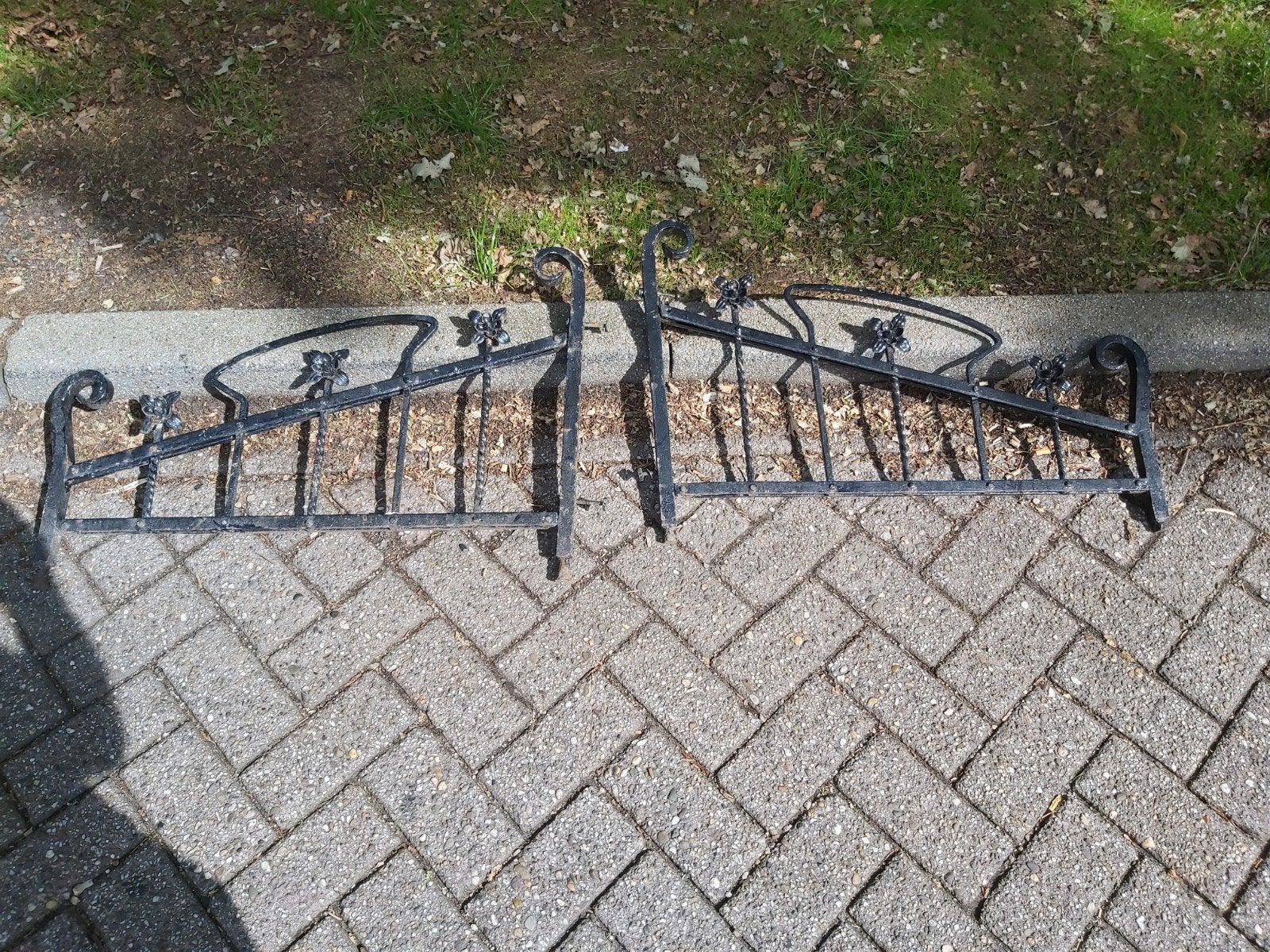 Decoratief smeedijzeren hekwerk - 2 delen, Tuin en Terras, Met poort, Gebruikt, Ophalen of Verzenden, Sierhekwerk