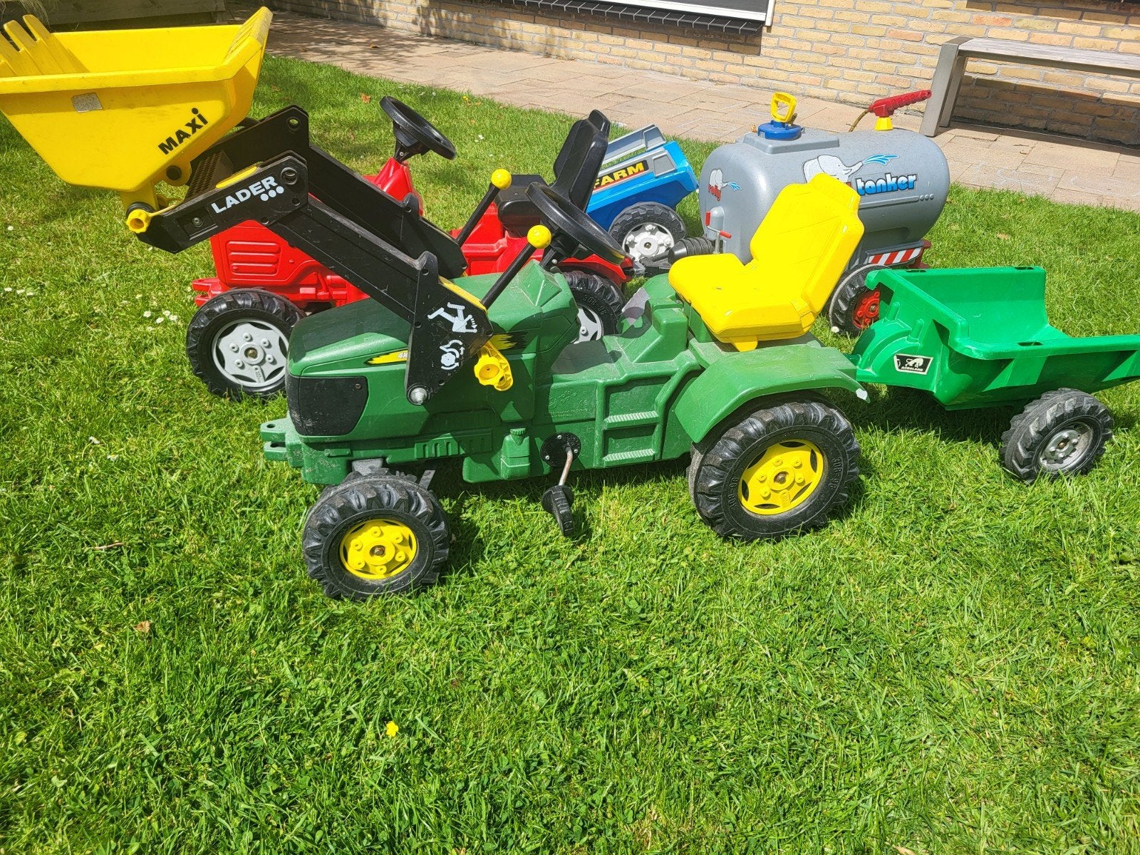 2 traptrekkers met aanhangers en giertank, Ophalen, Gebruikt, Trapvoertuig