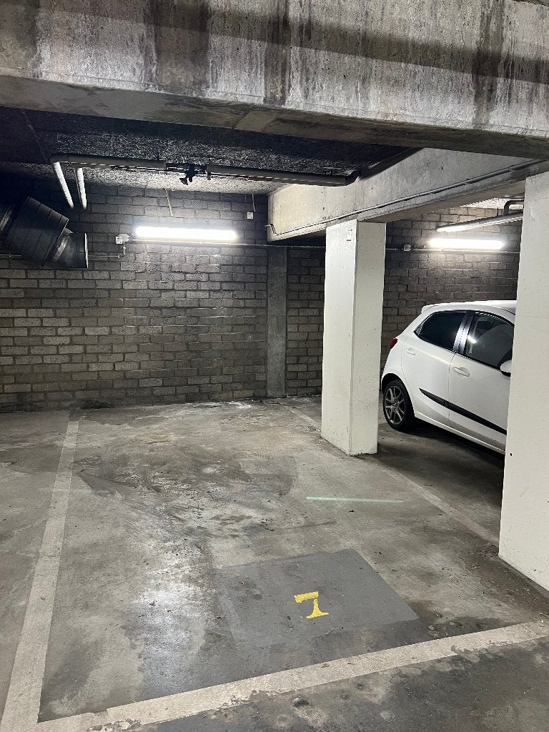 Overdekte en afgesloten Parkeerplaats, Huizen en Kamers, Garages en Parkeerplaatsen, Limburg