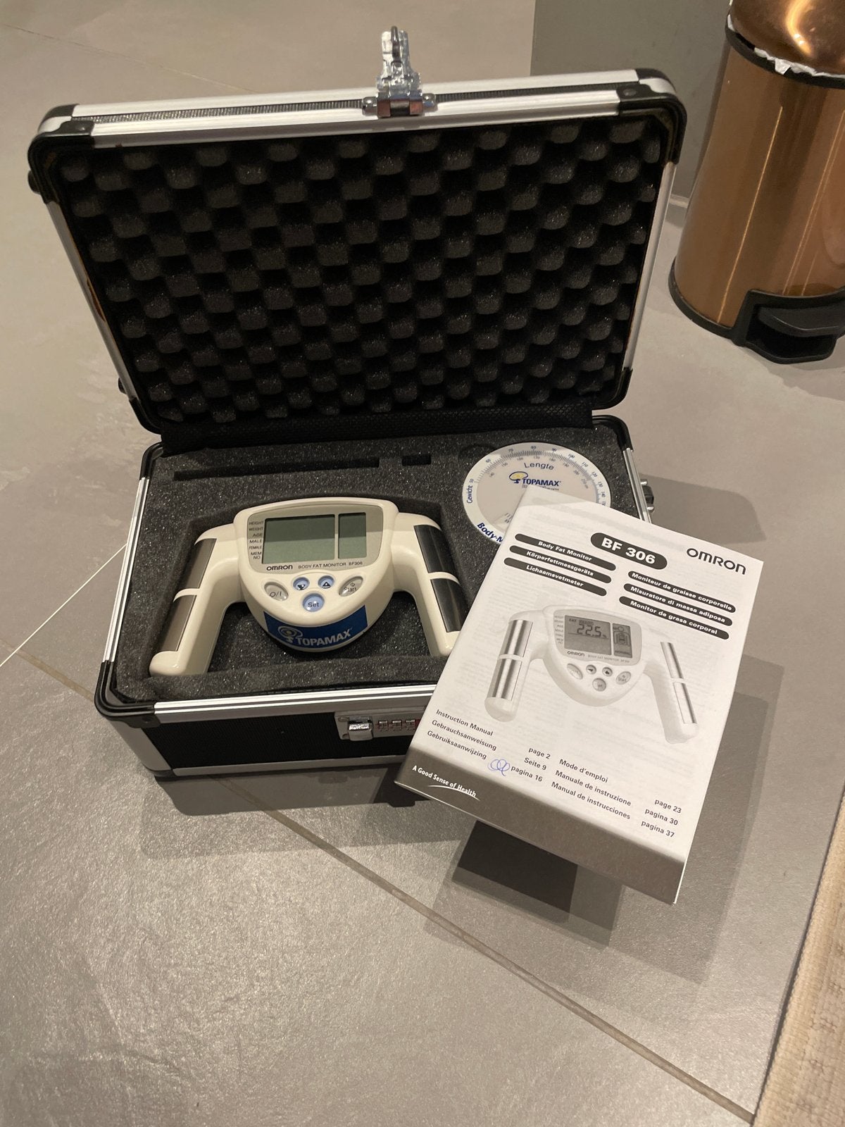 Omron BF 306 Lichaamsvetmeter - Nieuwstaat, Ophalen of Verzenden, Zo goed als nieuw, Overige typen