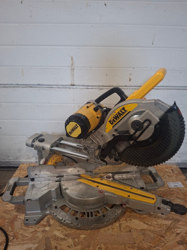 DeWALT DWS727 Afkort-/Verstekzaag met XPS 250mm 1675W, Doe-het-zelf en Verbouw, Gereedschap | Zaagmachines, Ophalen, Gebruikt