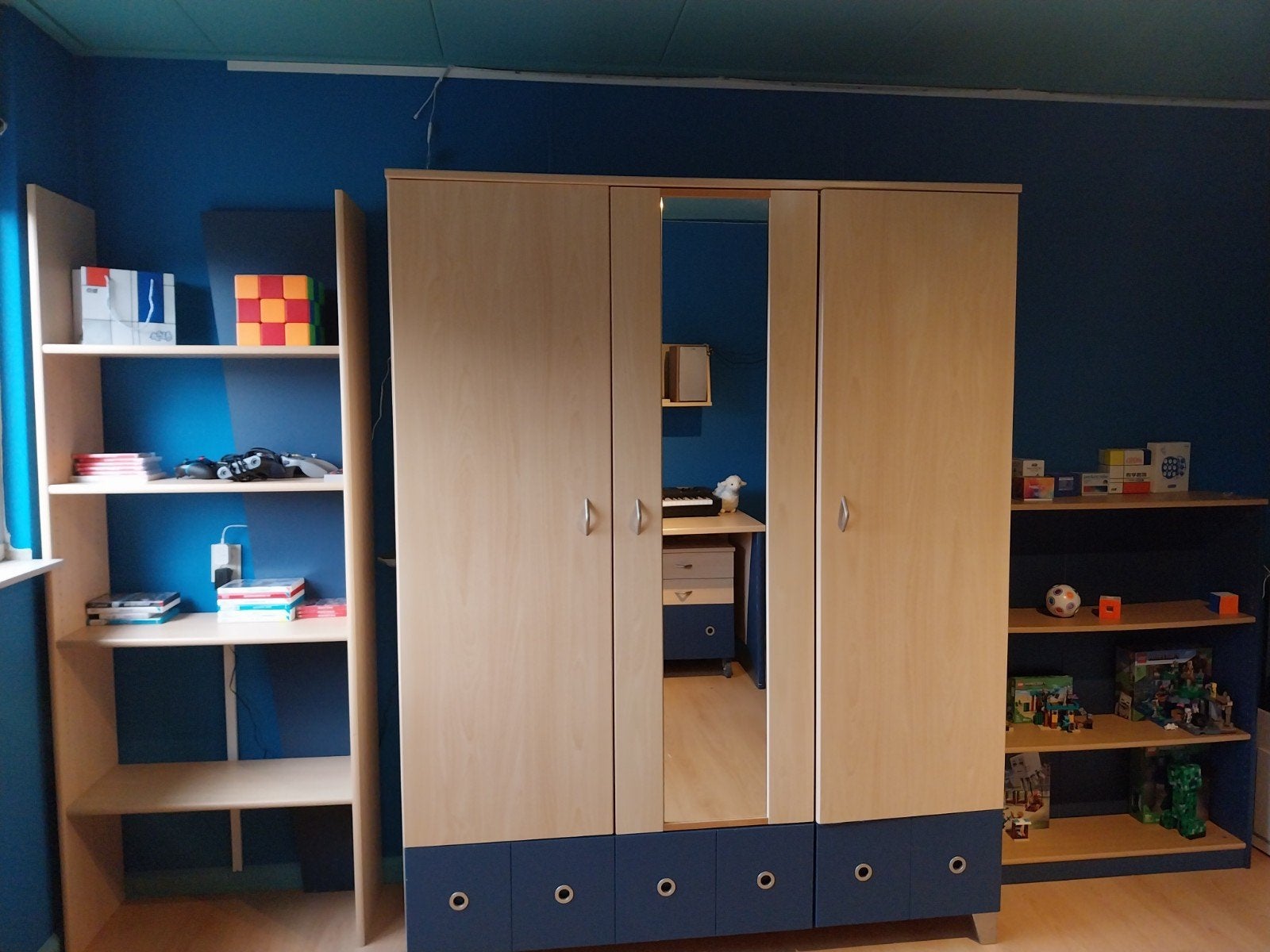 Complete Kinderkamer: Bureau, Kledingkast, Open Kasten, Ophalen, Jongetje of Meisje