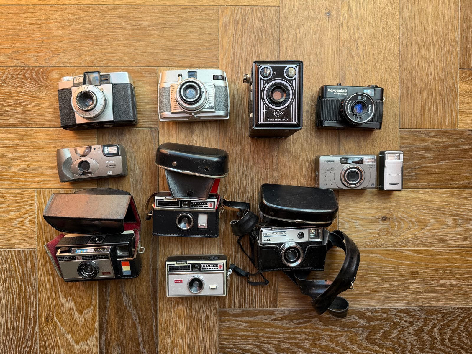 Doos vol vintage camera's - Kodak, Agfa, Voigtländer, Bilora, Ophalen of Verzenden, Gebruikt, Compact, Kodak