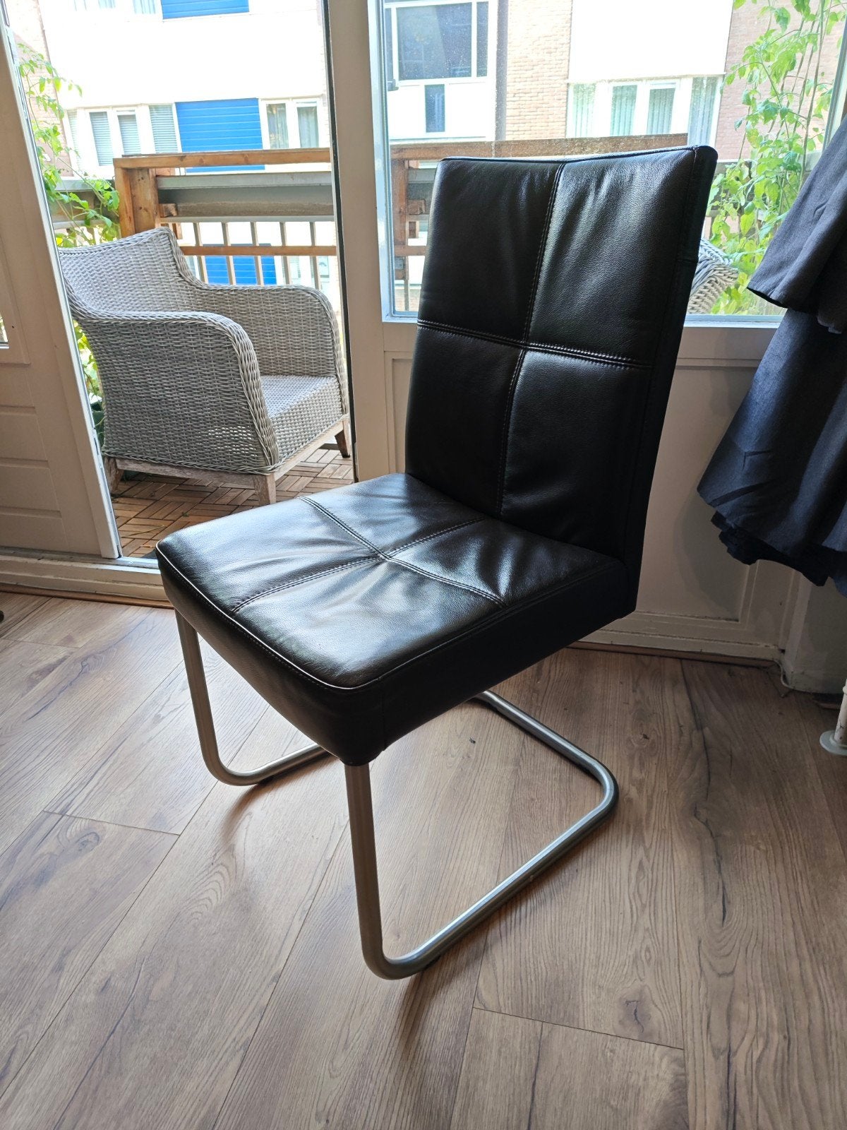 4x Zwarte Eetkamerstoelen met Sledeframe, Ophalen, Gebruikt, Zwart, Vier