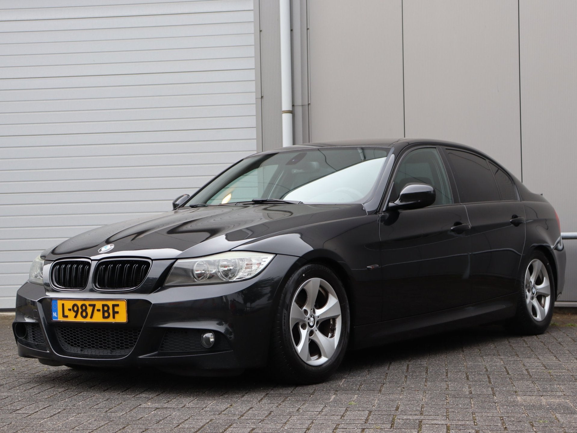 Foto 6 van BMW 3-serie 320i Executive M-sport airco LM cruise