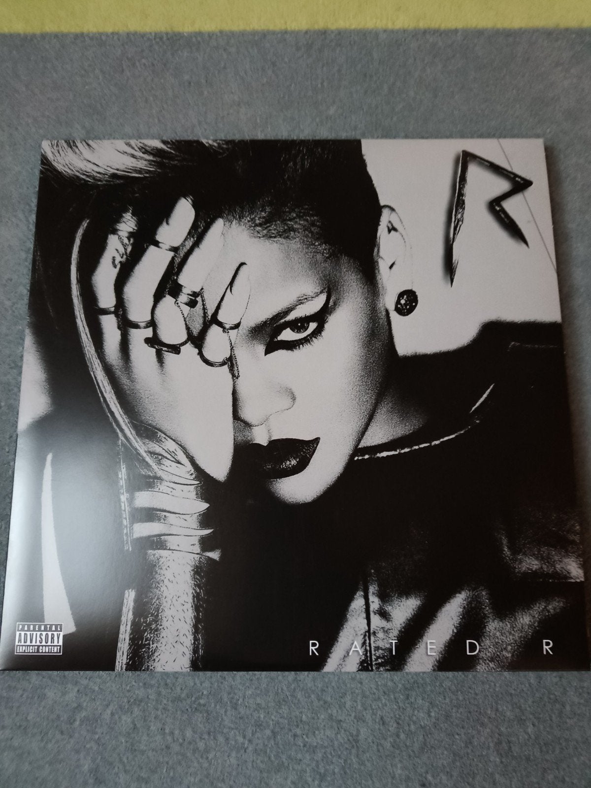 Rihanna - Rated R LP (nieuwstaat), LP, Pop, Ophalen of Verzenden, Zo goed als nieuw