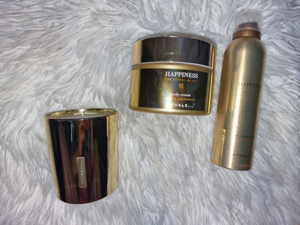 Rituals of Happiness Set nieuw foam, body crème, geurkaars, Sieraden, Tassen en Uiterlijk, Uiterlijk | Lichaamsverzorging, Nieuw