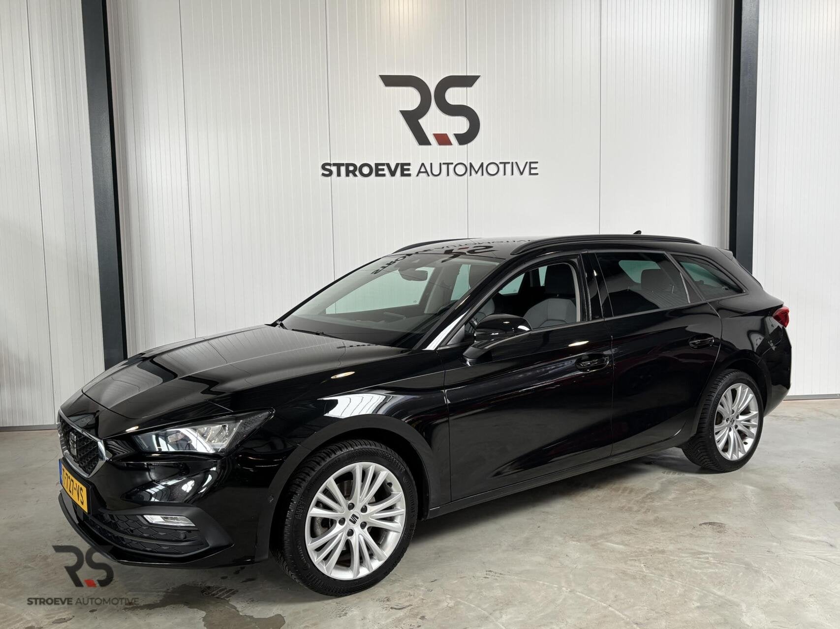 Seat Leon ST DSG Style Buss Intense | Navi | Virtual | ACC |, Stof, Leon, Origineel Nederlands, 690 kg