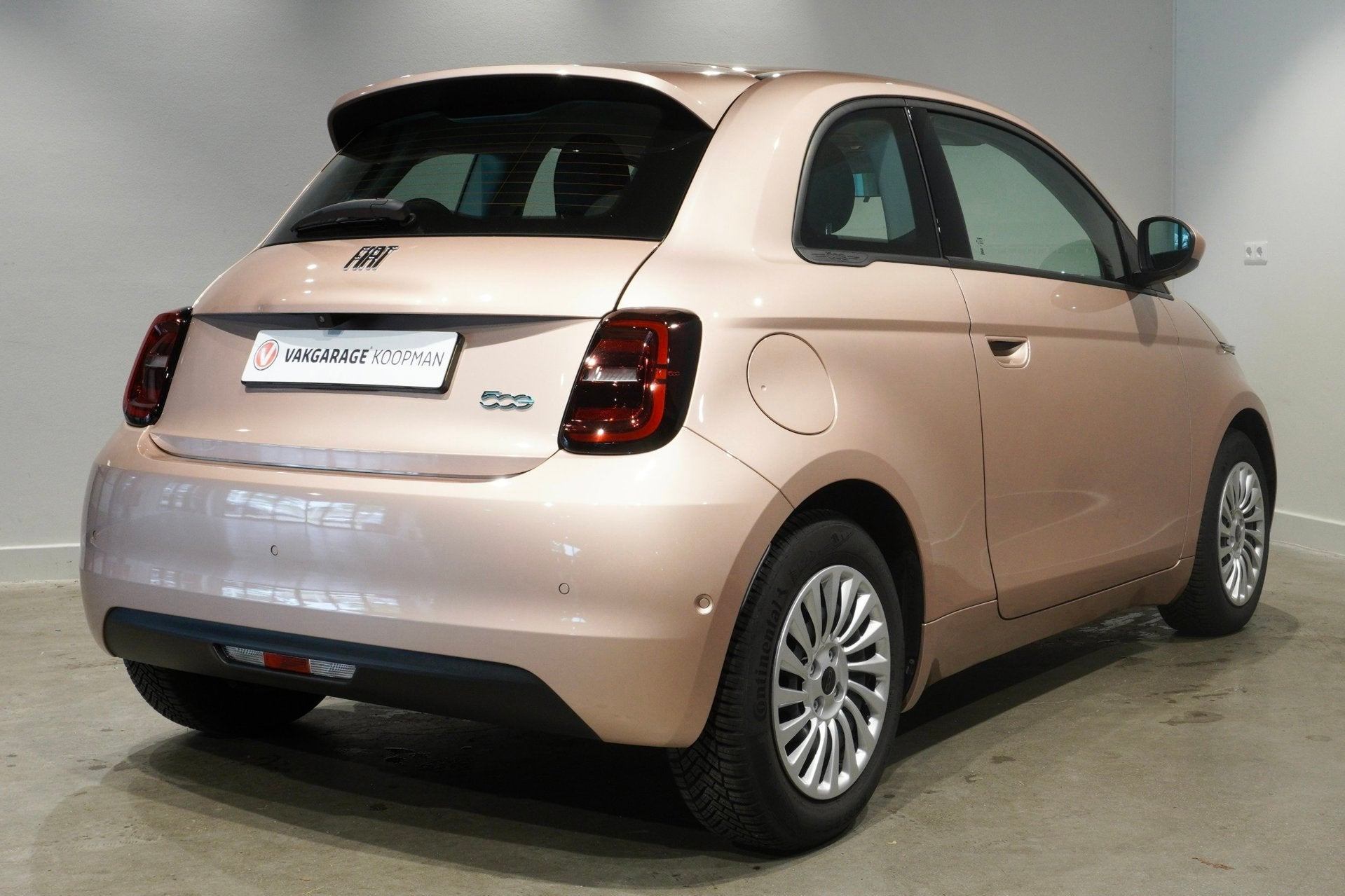 Fiat 500 Urban 42 kWh Camera|Apple Carplay|Cruise control, Dealer onderhouden, 4 stoelen, 1265 kg, Geïmporteerd