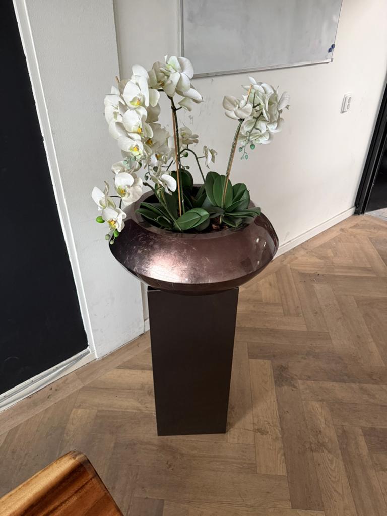 Bronzen zuil en pot orchidee kunstbloemen, Ophalen, Zo goed als nieuw