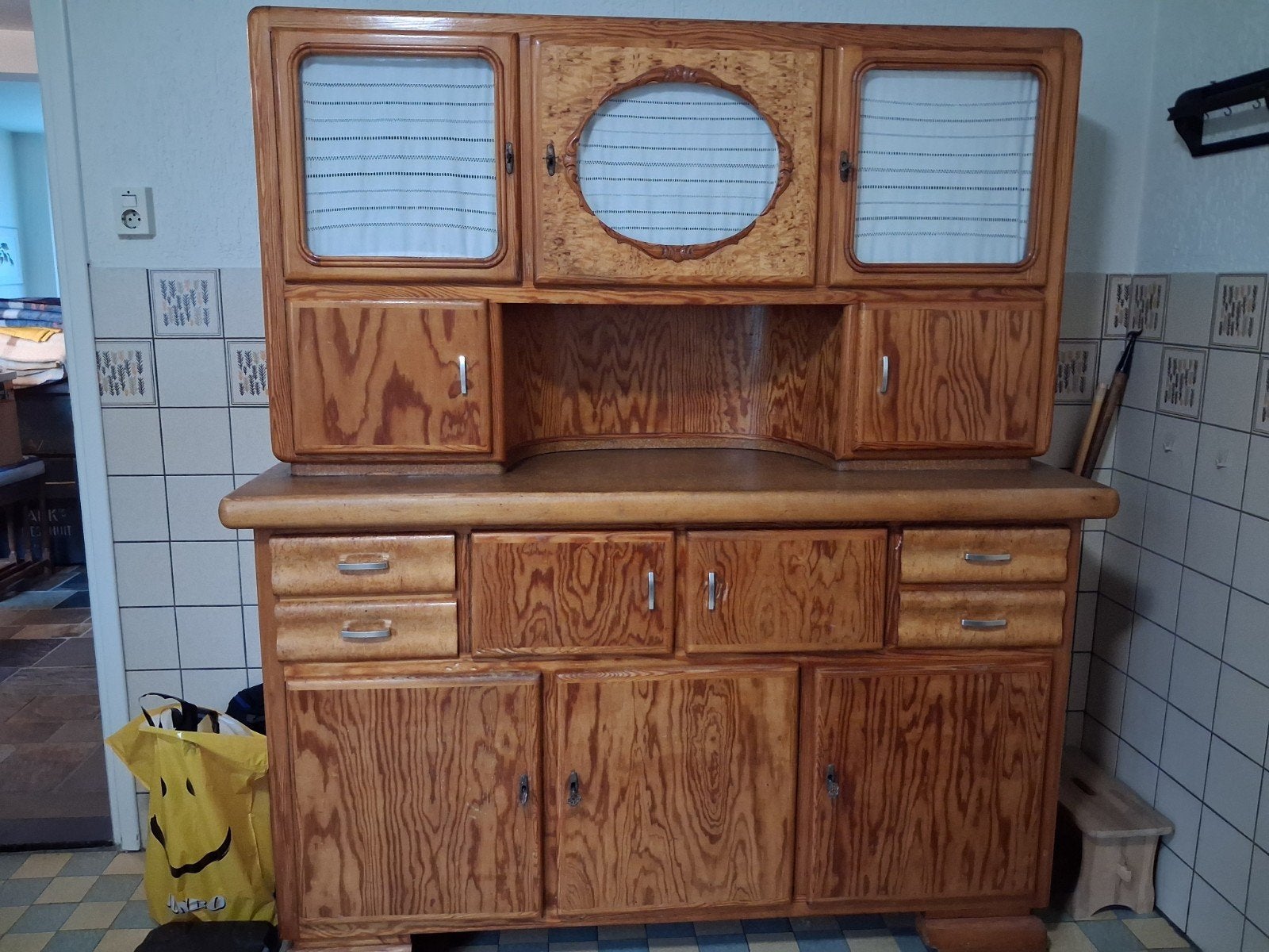 Vintage Keukenbuffet / Dressoir met Porseleinen Bakjes, Ophalen