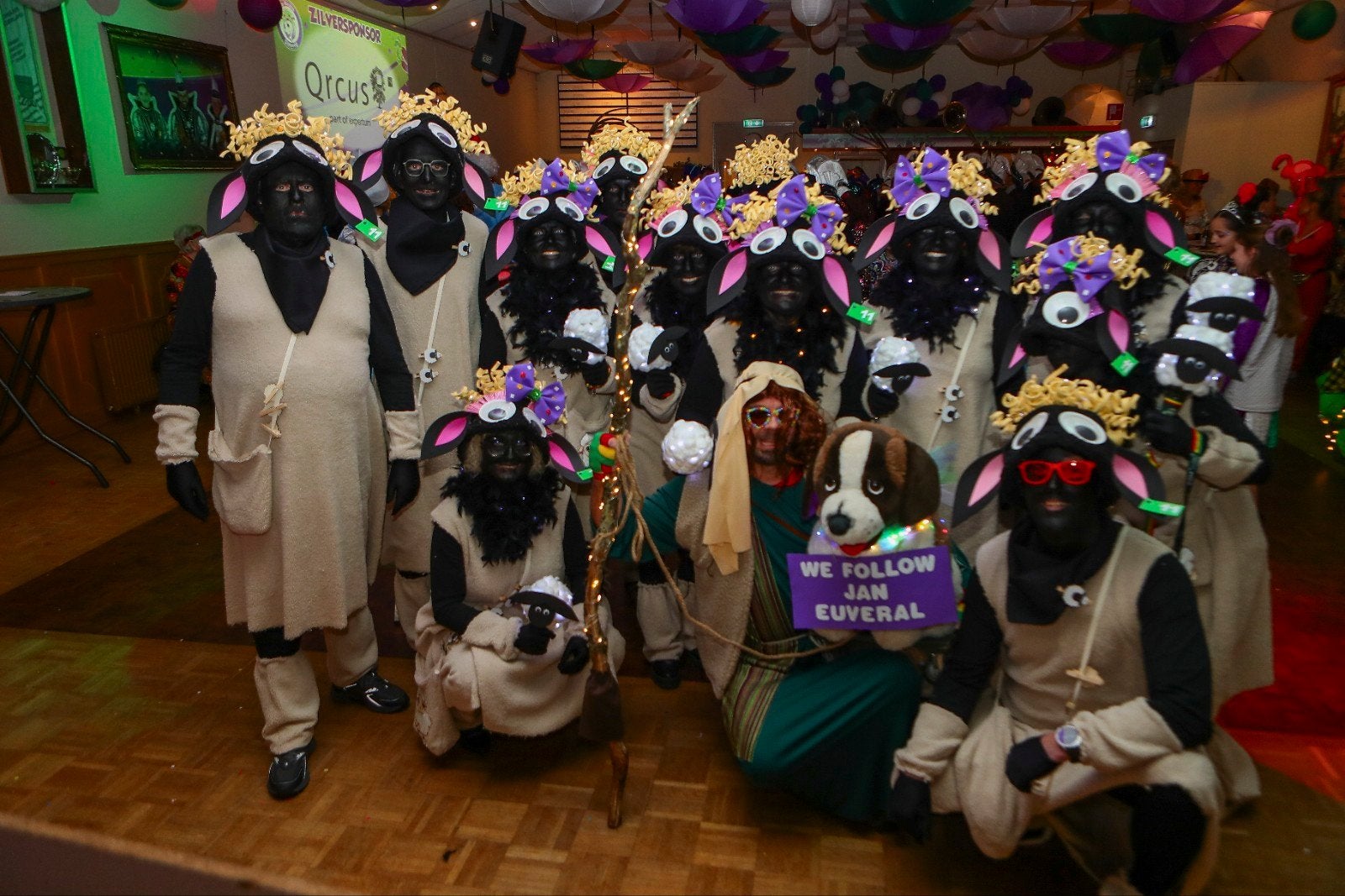 kleine loopgroep 15 personen, Ophalen of Verzenden, Gedragen, Maat 46/48 (XL) of groter, Carnaval